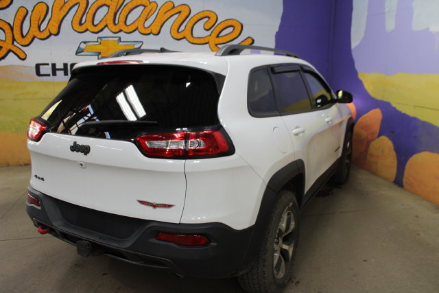 Used 2018 Jeep Cherokee Trailhawk AWD/4WD image 8
