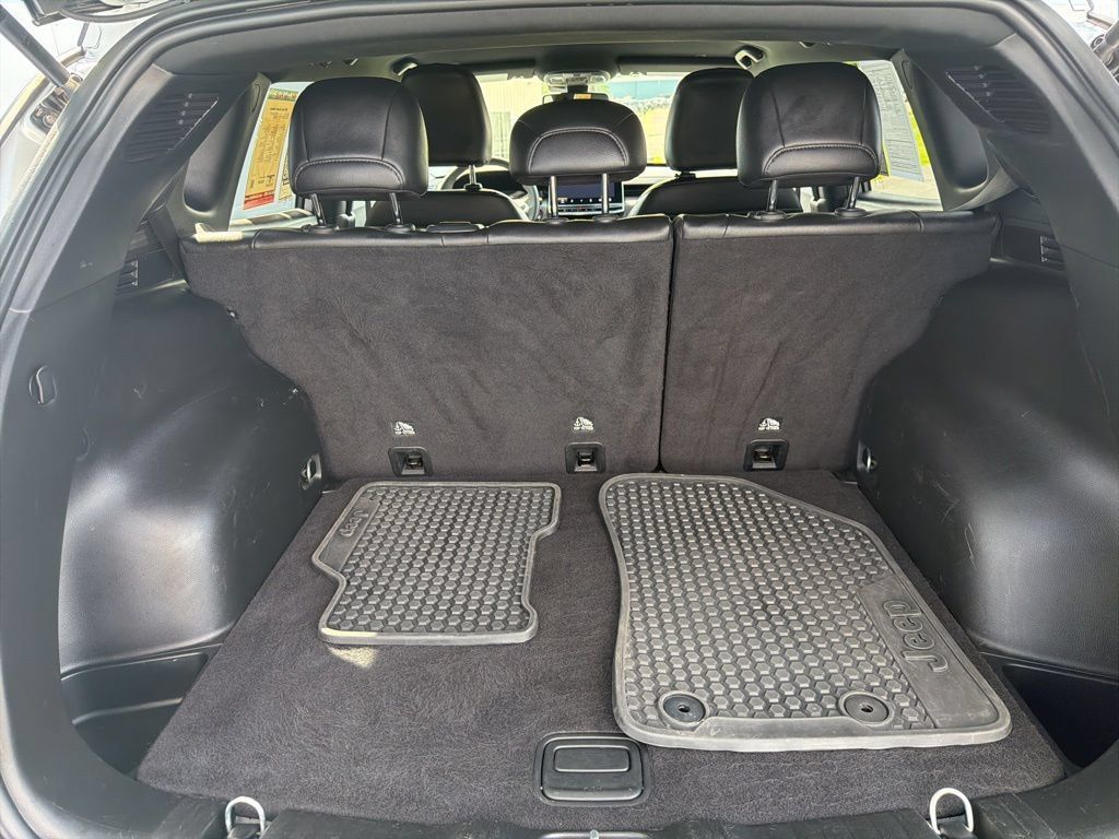 Used 2025 Jeep Compass Trailhawk AWD/4WD image 9