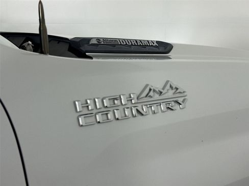 Used 2023 Chevrolet Silverado 2500 High Country AWD/4WD image 40