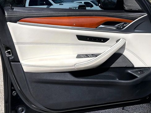 Used 2020 BMW M550i xDrive w/ Executive Package image 17