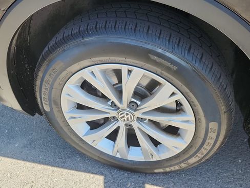Used 2018 Volkswagen Tiguan S FWD image 17