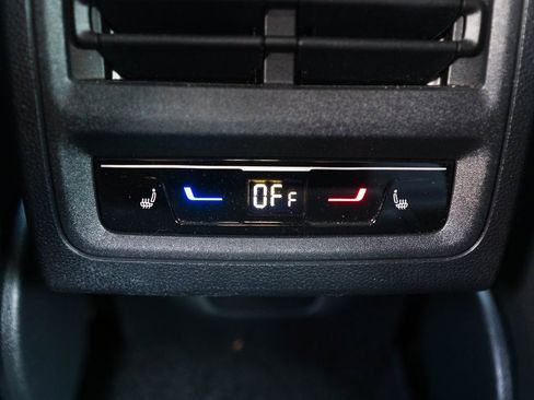 Used 2022 Volkswagen Golf R image 39