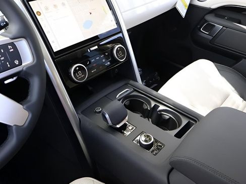 New 2025 Land Rover Discovery S AWD/4WD image 24