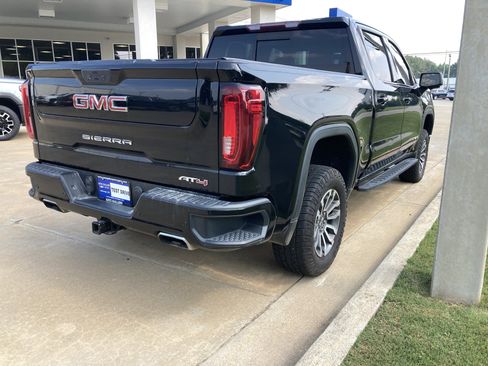 Used 2022 GMC Sierra 1500 AT4 w/ AT4 Premium Package AWD/4WD image 2