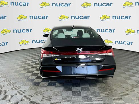 Certified 2025 Hyundai Elantra Limited FWD image 6
