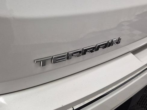 Used 2020 GMC Terrain Denali w/ Denali Premium Package FWD image 7