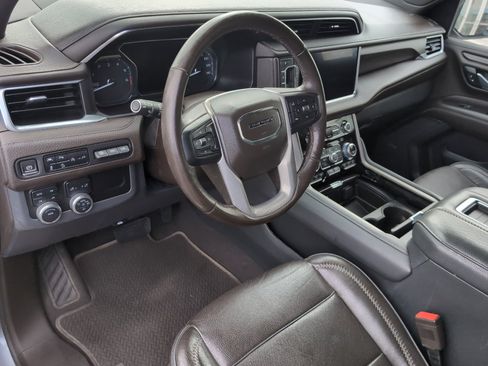 Used 2021 GMC Yukon Denali w/ Denali Premium Package image 9