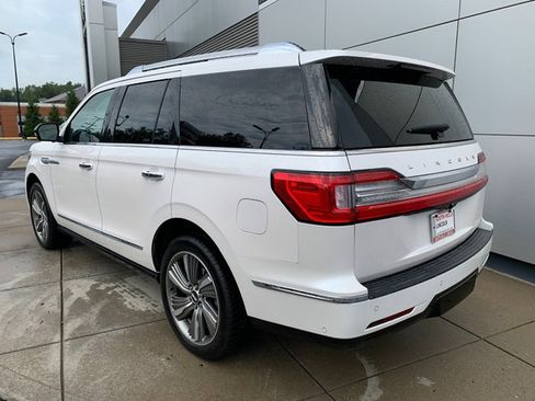 Used 2018 Lincoln Navigator Reserve w/ Technology Package AWD/4WD image 3