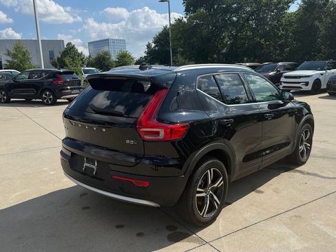 Used 2025 Volvo XC40 B5 Core AWD/4WD image 5