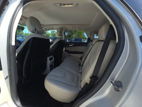 Used 2018 Ford Edge Titanium w/ Equipment Group 301A FWD image 10