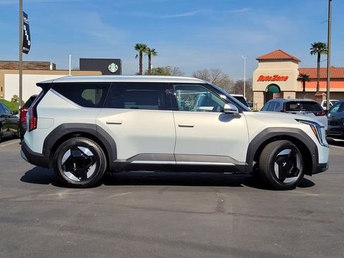 New 2026 Kia EV9 Wind image 4