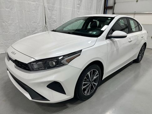 Used 2024 Kia Forte LXS image 3