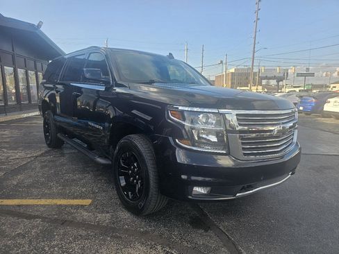 Used 2019 Chevrolet Suburban LT AWD/4WD image 3