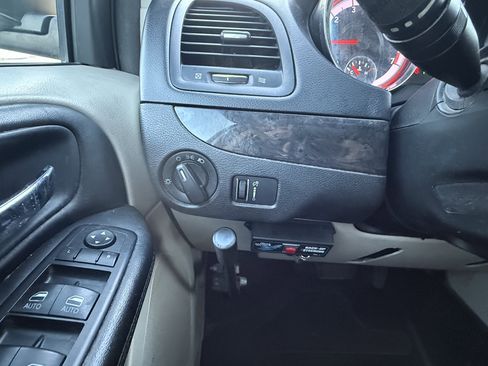 Used 2015 Dodge Grand Caravan SXT image 21