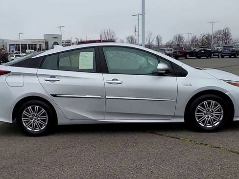 Used 2019 Toyota Prius Prime Advanced image 9