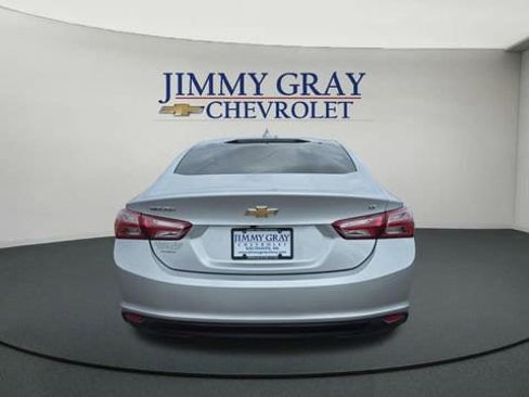 Used 2021 Chevrolet Malibu LT image 4