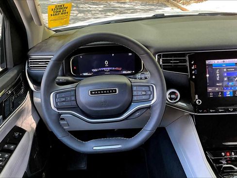 Used 2024 Jeep Wagoneer 4WD w/ Premium Group I image 5