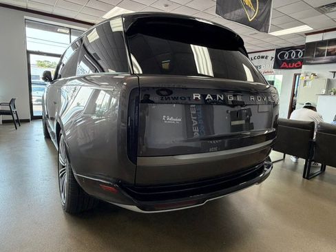 Used 2024 Land Rover Range Rover Long Wheelbase SE AWD/4WD image 14