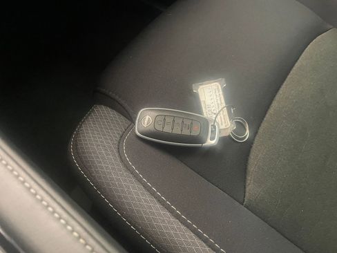 Used 2025 Nissan Pathfinder SV image 22