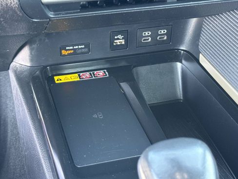 Used 2025 Toyota Camry SE FWD image 25