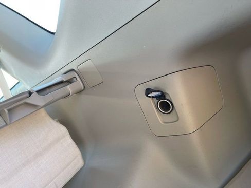 Used 2014 Toyota Prius V Five image 31