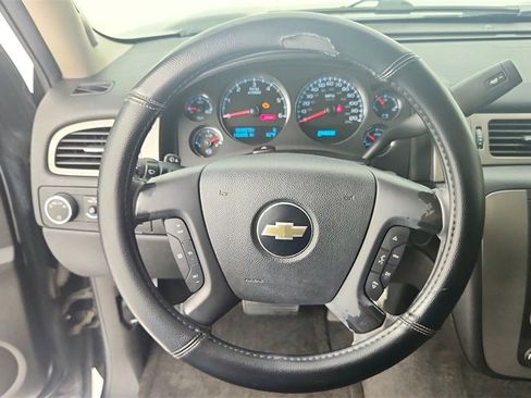 Used 2009 Chevrolet Suburban LS image 18