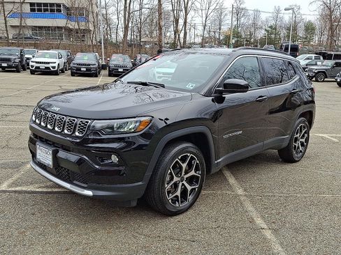 Certified 2025 Jeep Compass Limited AWD/4WD image 3