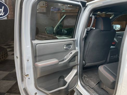 Used 2023 Nissan Frontier PRO-4X w/ Pro Convenience Package AWD/4WD image 17