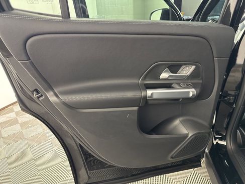 Used 2025 Mercedes-Benz GLB 250 4MATIC image 19