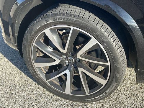 Used 2022 Volvo XC90 T6 Momentum w/ Climate Package image 32