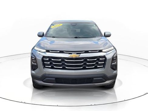 Used 2025 Chevrolet Equinox LT AWD/4WD image 2