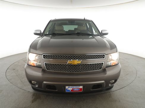 Used 2013 Chevrolet Suburban LTZ image 2