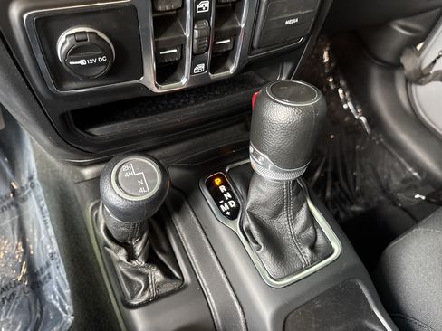 Used 2022 Jeep Wrangler Unlimited Sport AWD/4WD image 26