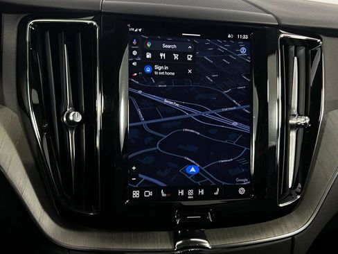 Used 2025 Volvo XC60 B5 Plus image 17