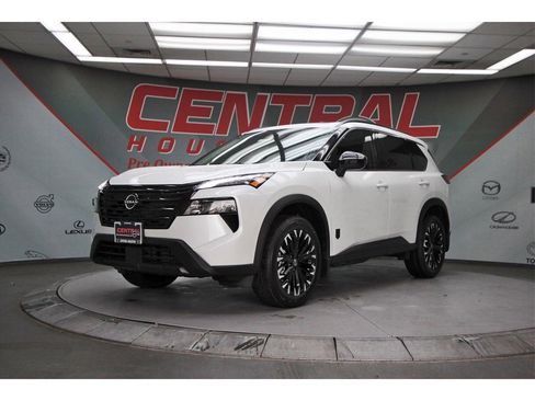 New 2026 Nissan Rogue Dark Armor image 2