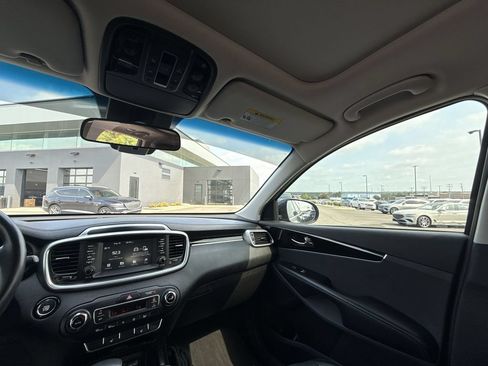 Used 2019 Kia Sorento EX FWD image 11
