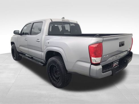 Used 2016 Toyota Tacoma SR image 7
