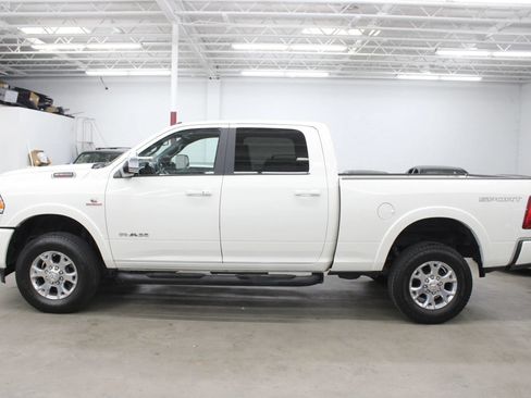 Used 2022 RAM 2500 Laramie AWD/4WD image 3