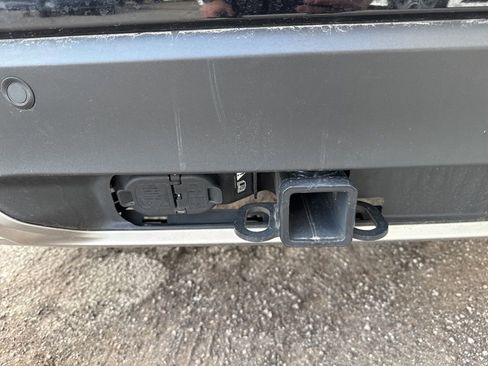 Used 2023 Ford Explorer XLT w/ Equipment Group 202A image 8