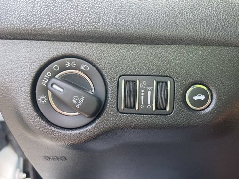 Used 2022 Chrysler 300 Touring L w/ Safetytec Plus Group RWD image 19