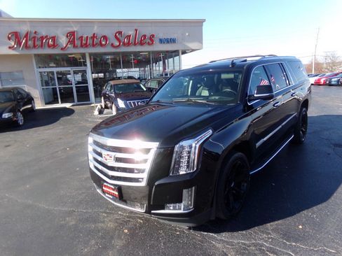 Used 2019 Cadillac Escalade ESV Luxury image 2