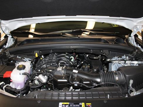 New 2025 Jeep Grand Cherokee Altitude image 38