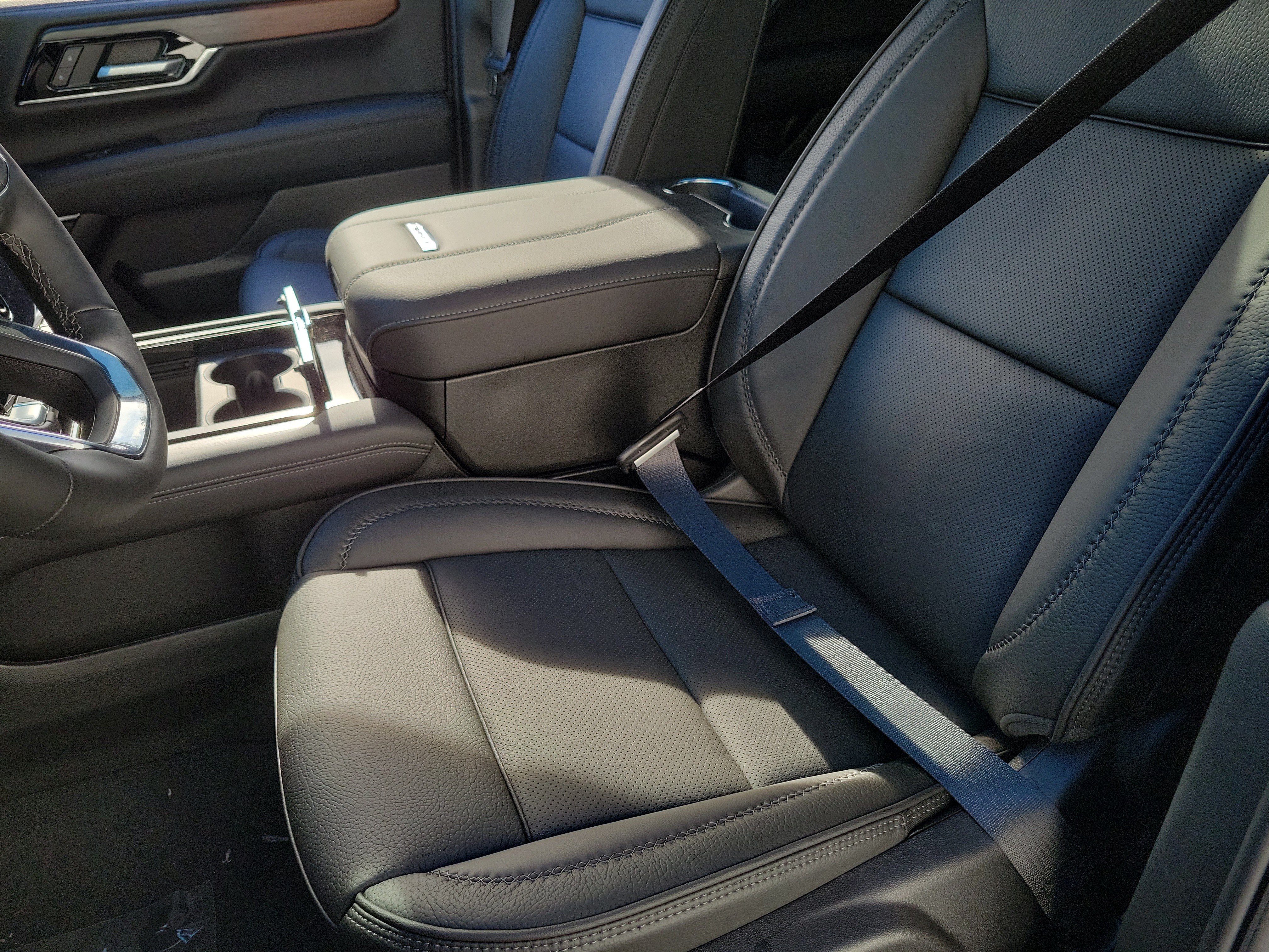 New 2026 GMC Yukon Denali w/ Denali Reserve Package AWD/4WD image 23