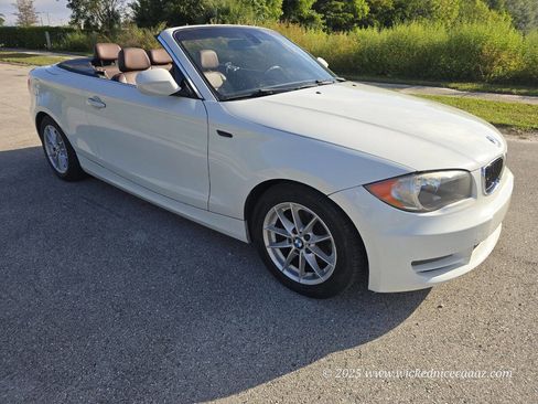 Used 2010 BMW 128i Convertible image 8