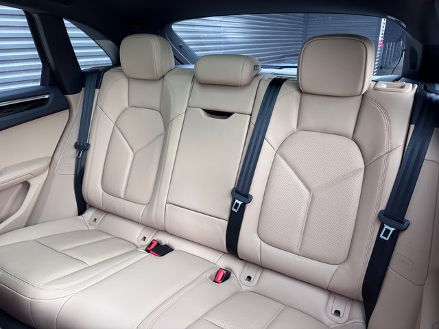 Certified 2026 Porsche Macan AWD/4WD image 25