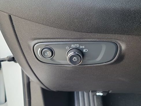 Used 2023 Chevrolet Equinox LS FWD image 11