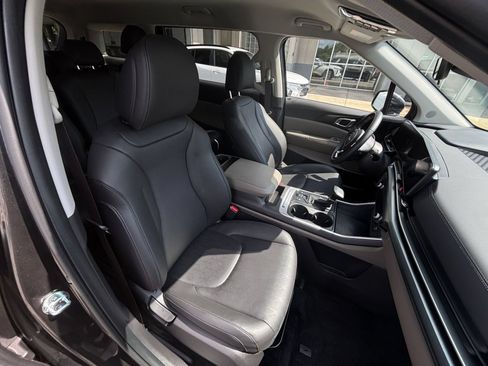Used 2026 Kia Carnival FWD image 39