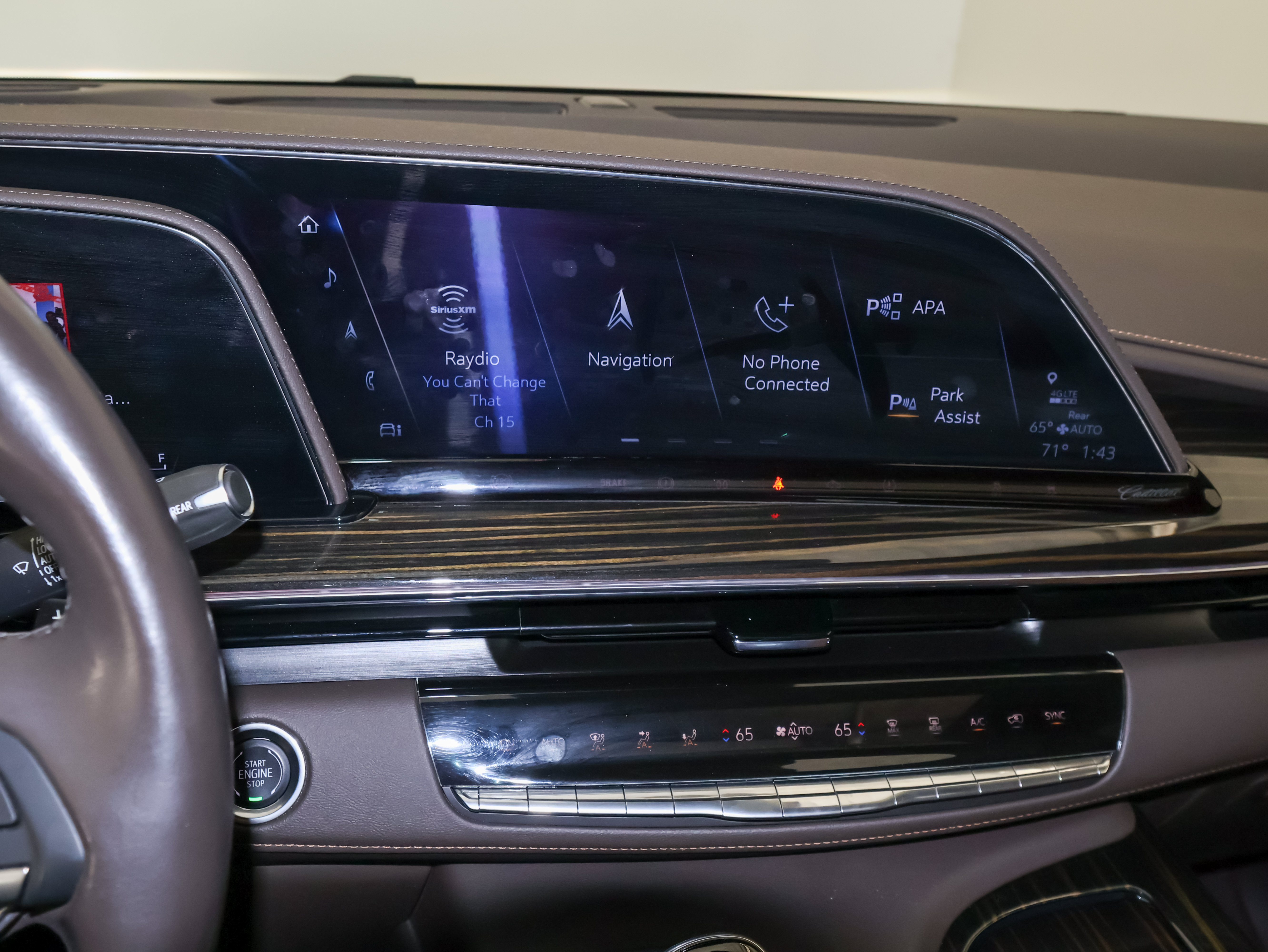 Used 2024 Cadillac Escalade Premium Luxury w/ Performance Package AWD/4WD image 31