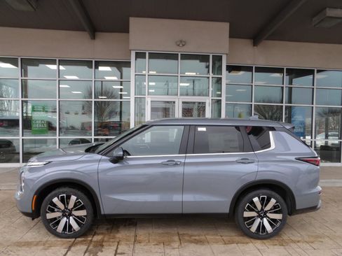 New 2026 Mitsubishi Outlander SE image 4