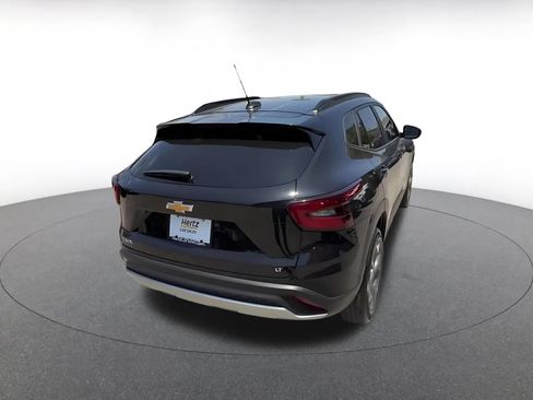 Used 2025 Chevrolet Trax LT FWD image 14